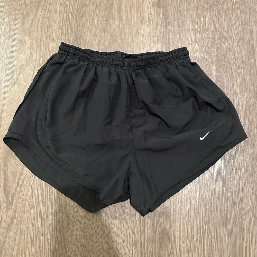 Women’s Nike tempo shorts - small